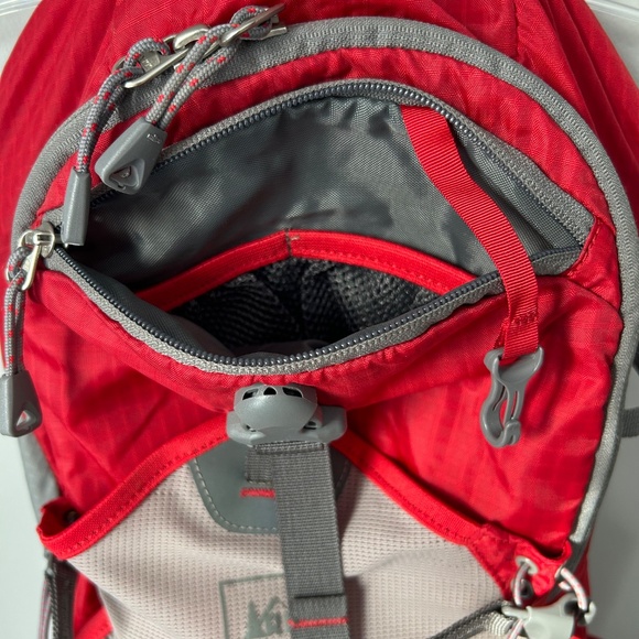 REI Stoke 19 backpack in red and gray - Picture 4 of 12